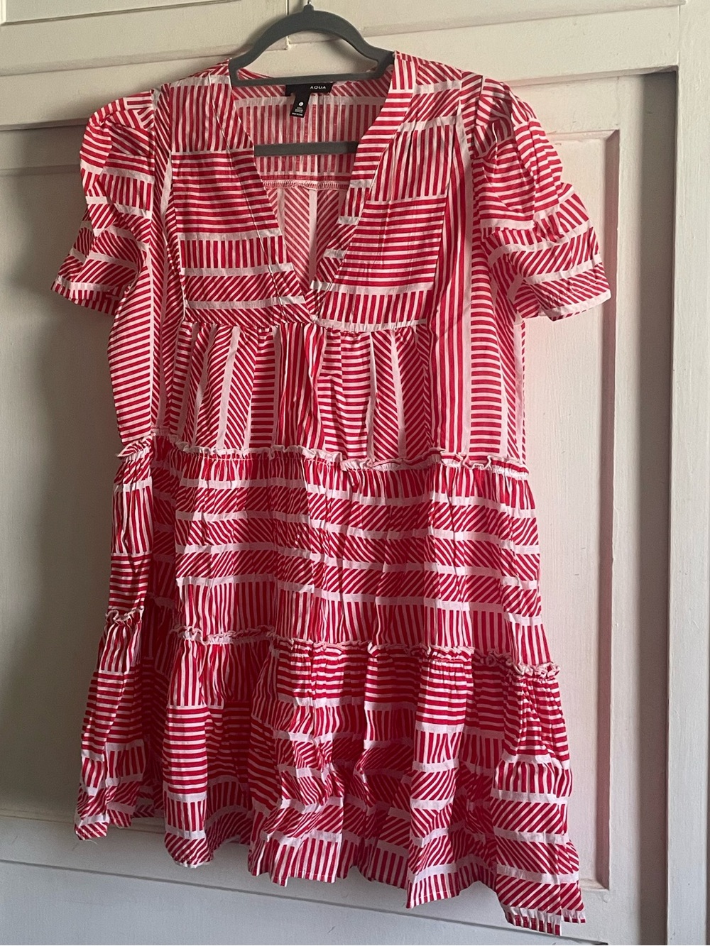 Aqua Puff Sleeve Red and White Striped Tiered V-Neck Mini Dress. Pre-Owned. - Picture 4 of 10